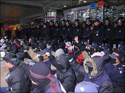 6일째 본사 상경투쟁중인 하이닉스-매그나칩조합원 